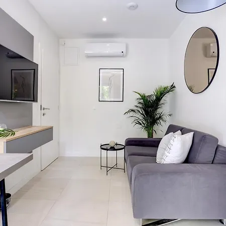 Hugo 2 Apartment Split